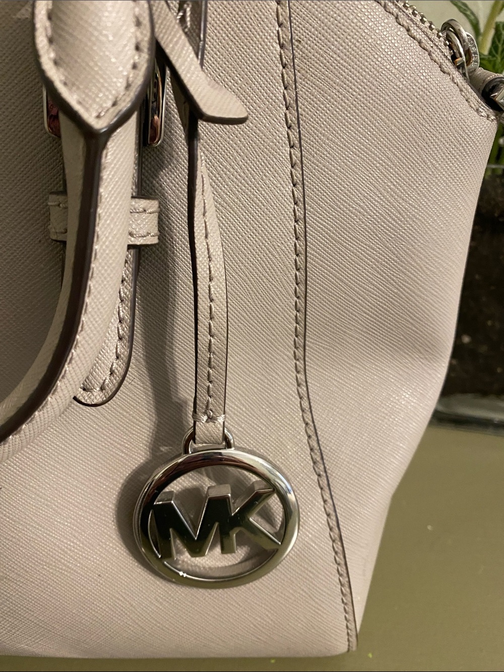 Michael Kors Light Gray Satchel with Matching Wristlet - Picture 2 of 12